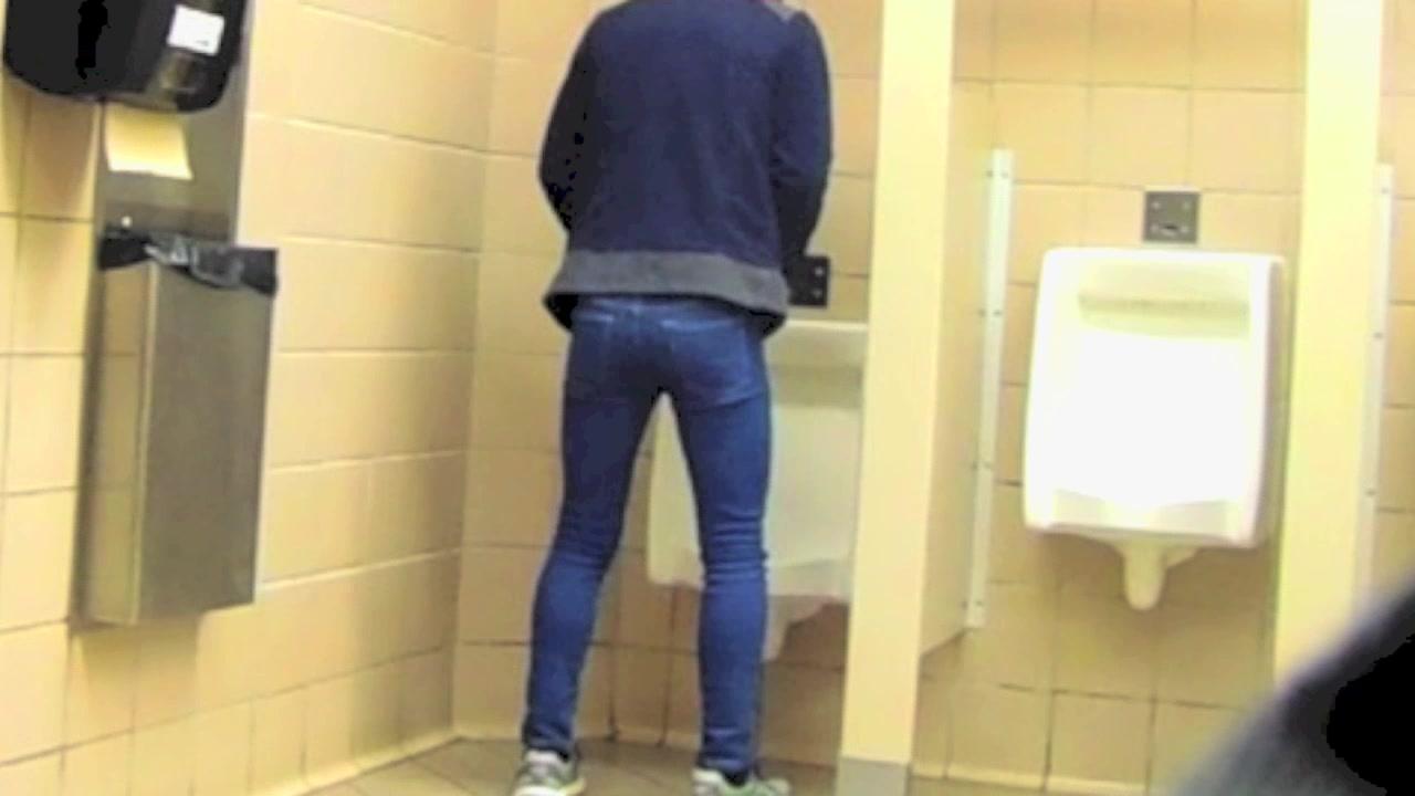 Gingersnap reccomend Guys peeing in their pants