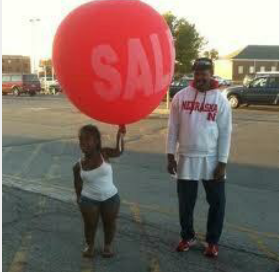 Midget holding a balloon