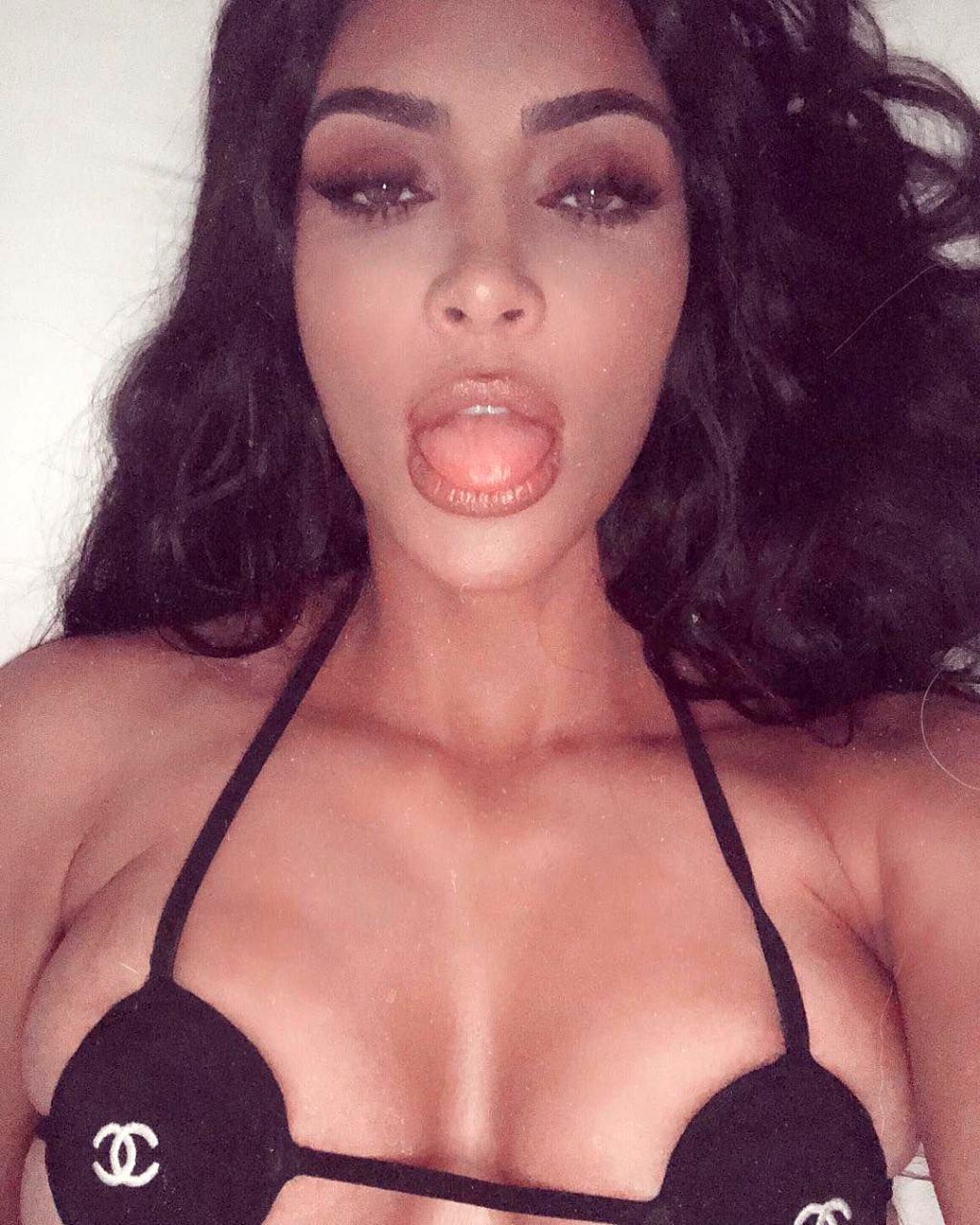 Sexy Kim Kardashian Nude