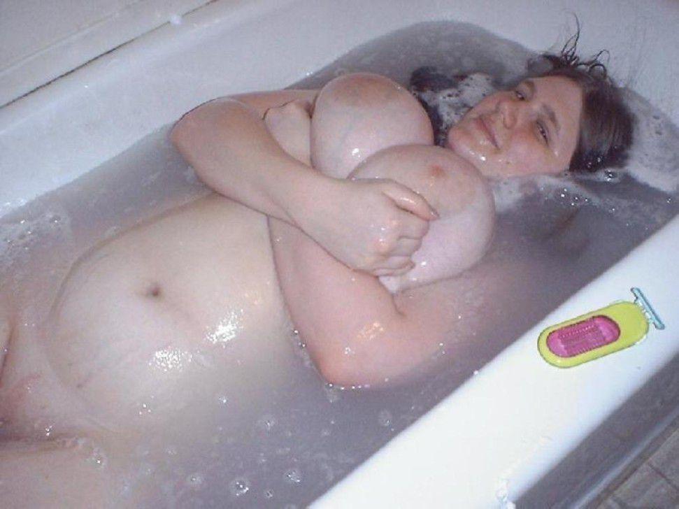 Cat reccomend bath naked girl Fat