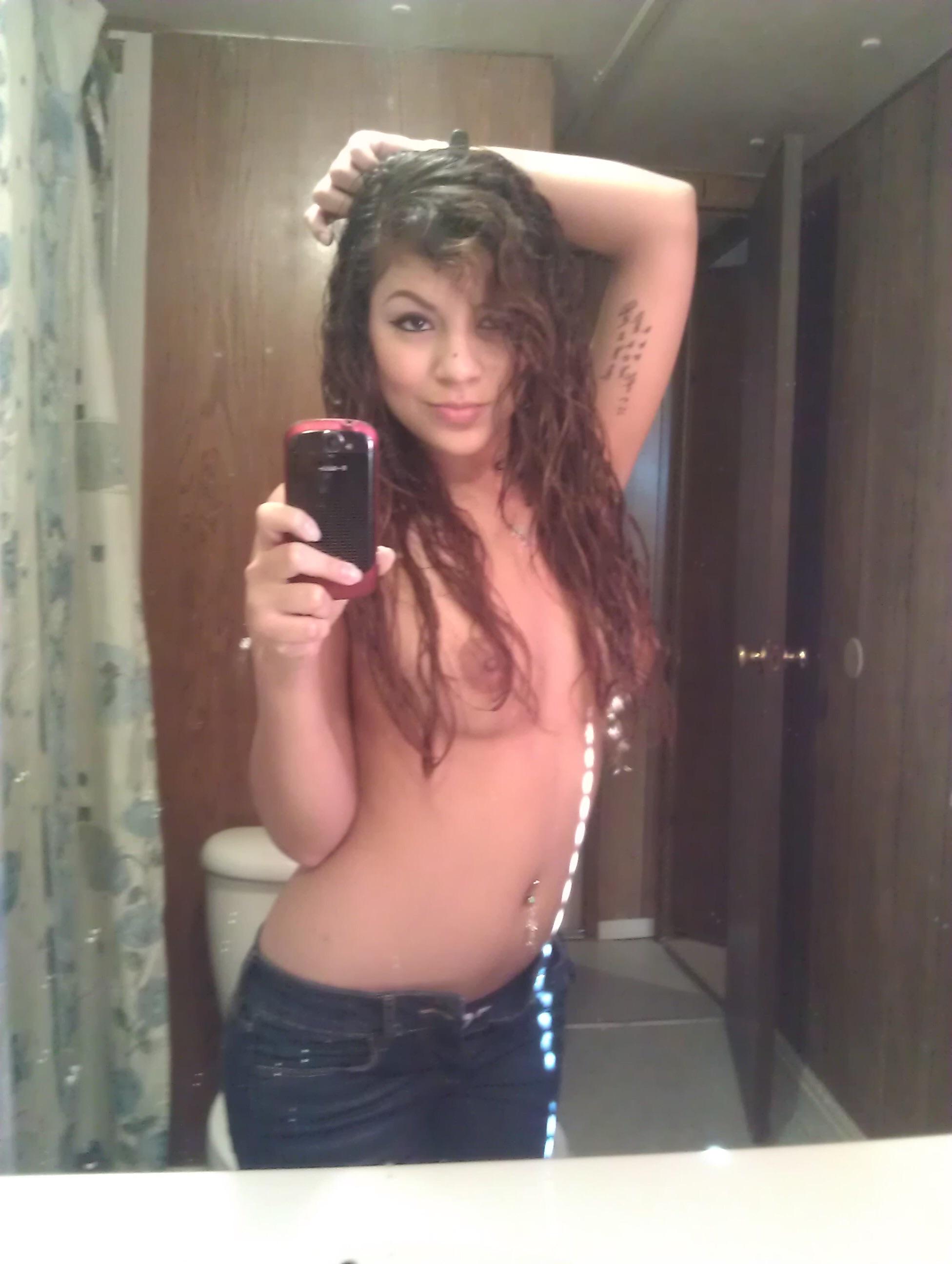 teen girls nude photos with cell phones