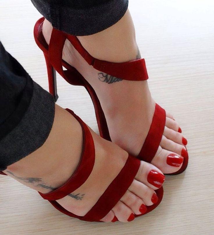 Sexy feet high heeled sandals